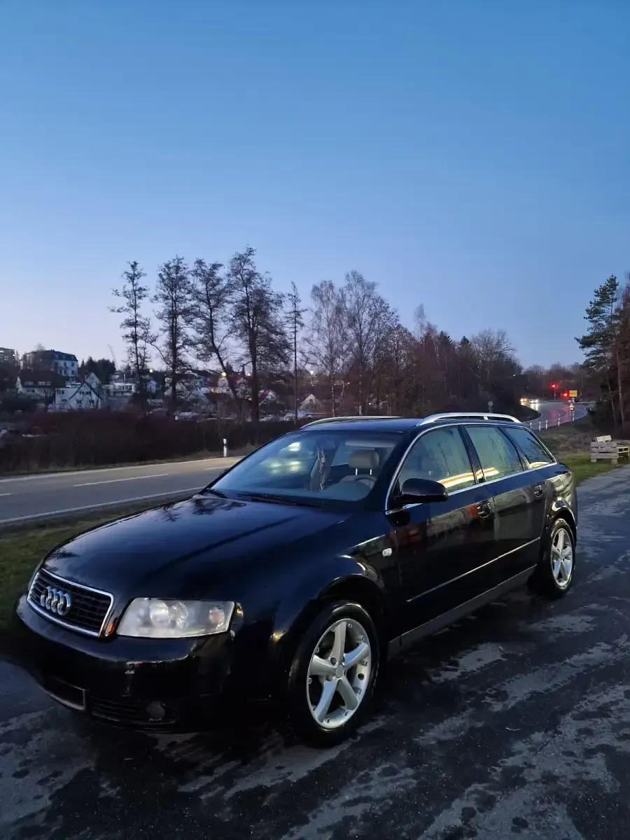 Używany Audi A4 135 KM (99 kW) 2001 Czarny Kombi