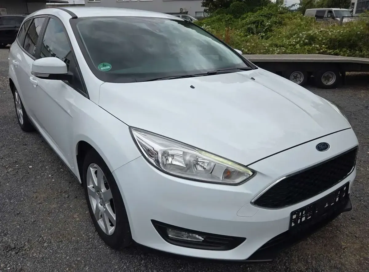 Gebraucht Ford Focus Business Edition 150 PS (110 kW) 2015 Frozen white Kombi