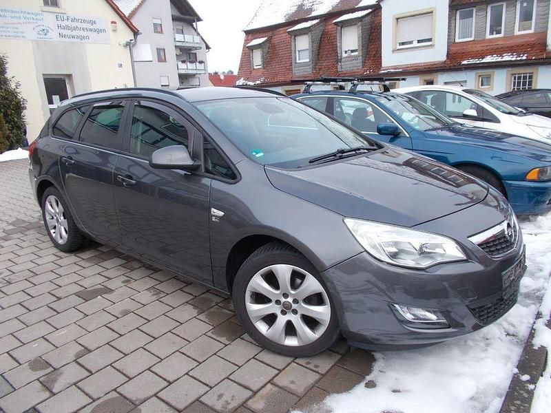 Gebraucht Opel Astra 140 PS (102 kW) 2012 Grau Kombi