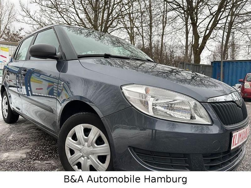 Gebraucht Skoda Fabia Classic 60 PS (44 kW) 2010 Grau Limousine
