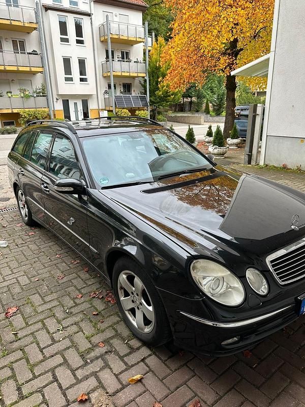 Schwarz Gebraucht 2004 Mercedes E240 Avantgarde Kombi | 3.100 € - Bild 1/4