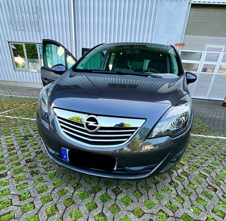 Grau Gebraucht 2011 Opel Meriva Design Edition Van / Kleinbus | 3.300 € (Guter Preis) - Bild 1/4
