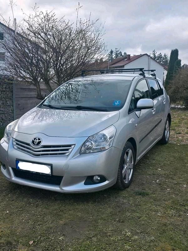 Gebraucht Toyota Verso 150 PS (110 kW) 2010 Grau Van / Kleinbus