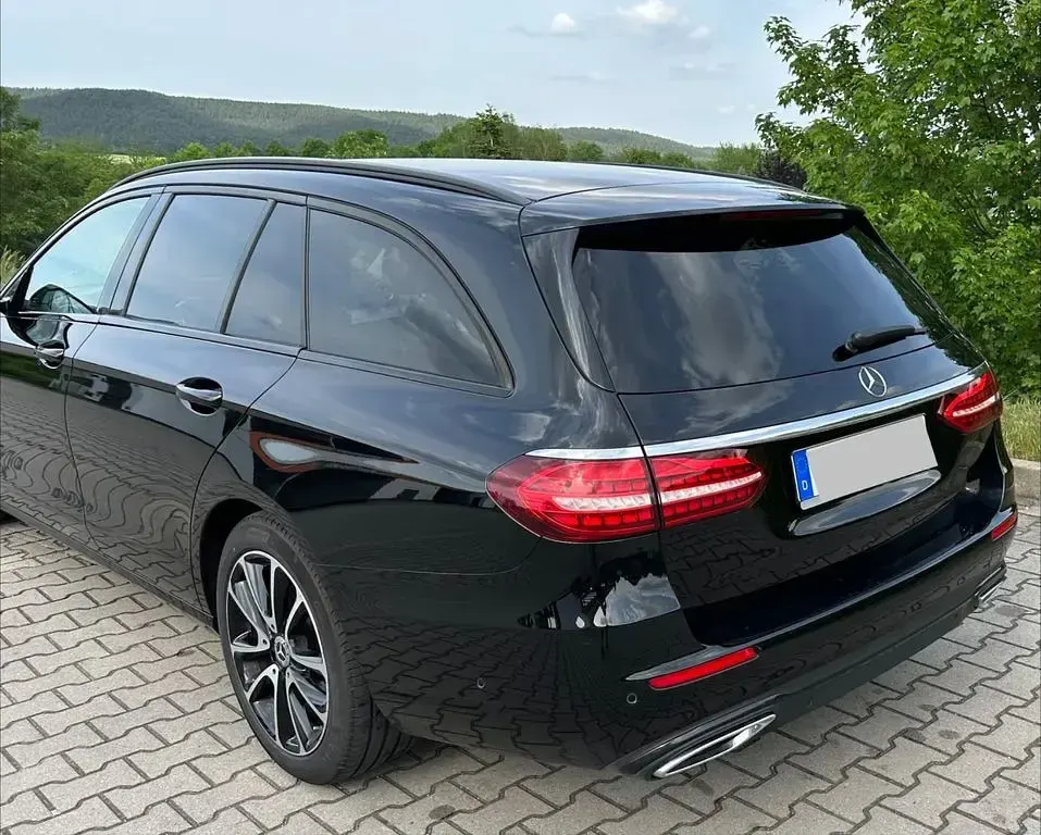 Usado Mercedes E200 160 CV (117 kW) 2023 Negro Berlina