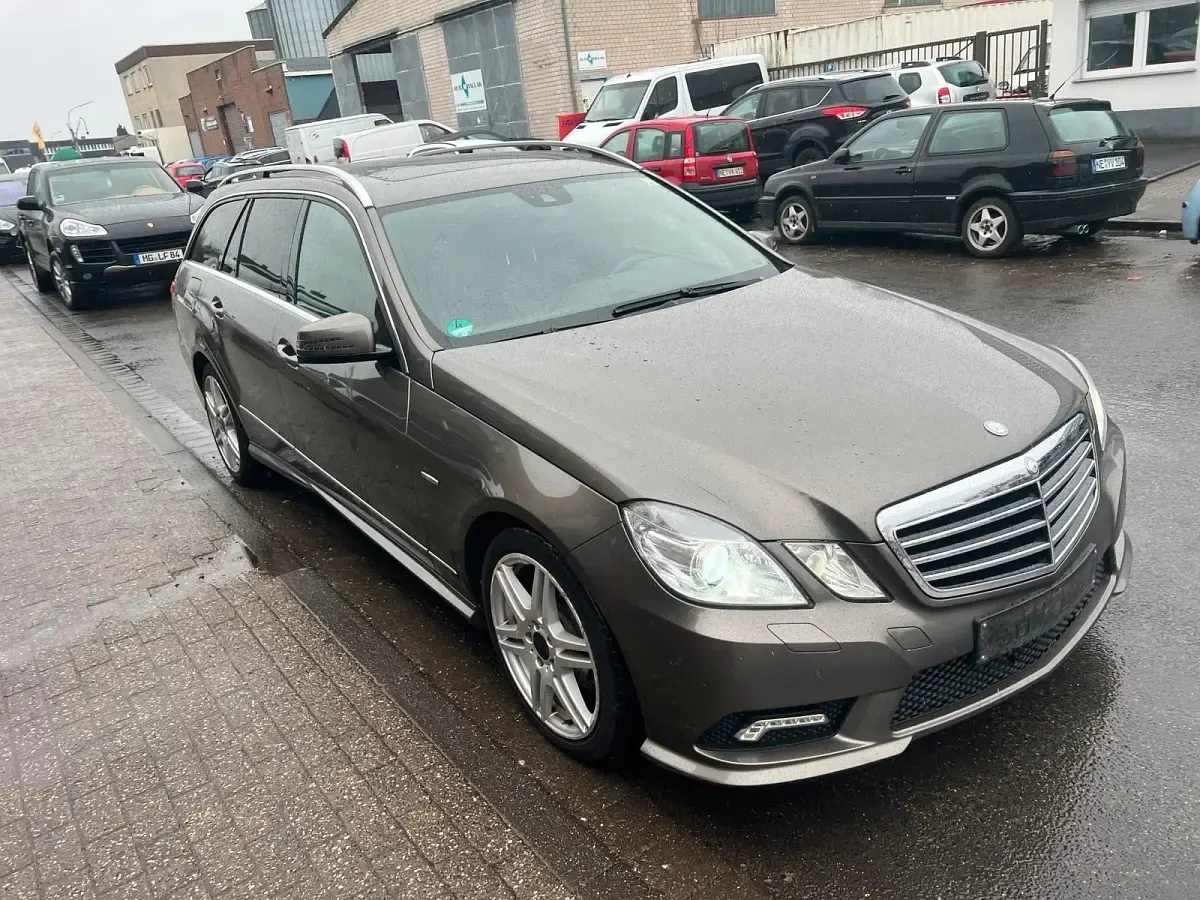 Gebraucht Mercedes E350 AMG line 231 PS (169 kW) 2010 Gold Kombi