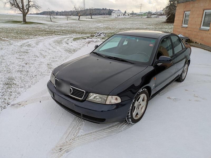 Blau Gebraucht 1996 Audi A4 Basis Limousine | 700 € (Guter Preis) - Bild 1/4