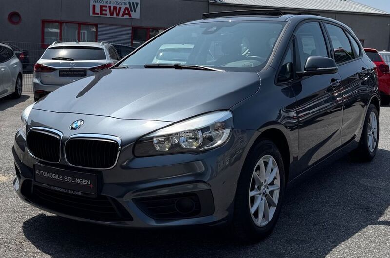 Grau Gebraucht 2016 BMW 218 Active Tourer Van / Kleinbus | 13.990 € (Fairer Preis) - Bild 1/4