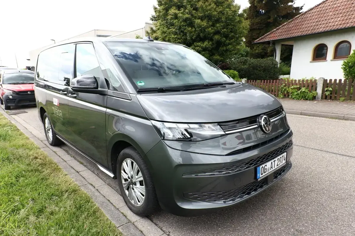 Gebraucht VW LT Life 218 PS (160 kW) 2022 Indiumgrau metallic Van / Kleinbus