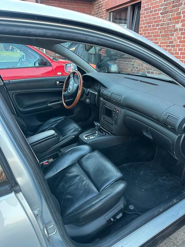 Gebraucht VW Passat 193 PS (141 kW) 2002 Silber Limousine