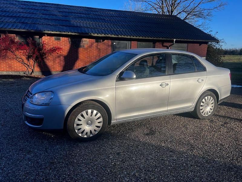 Silber Gebraucht 2009 VW Jetta Comfortline Limousine | 2.800 € (Superpreis) - Bild 1/4