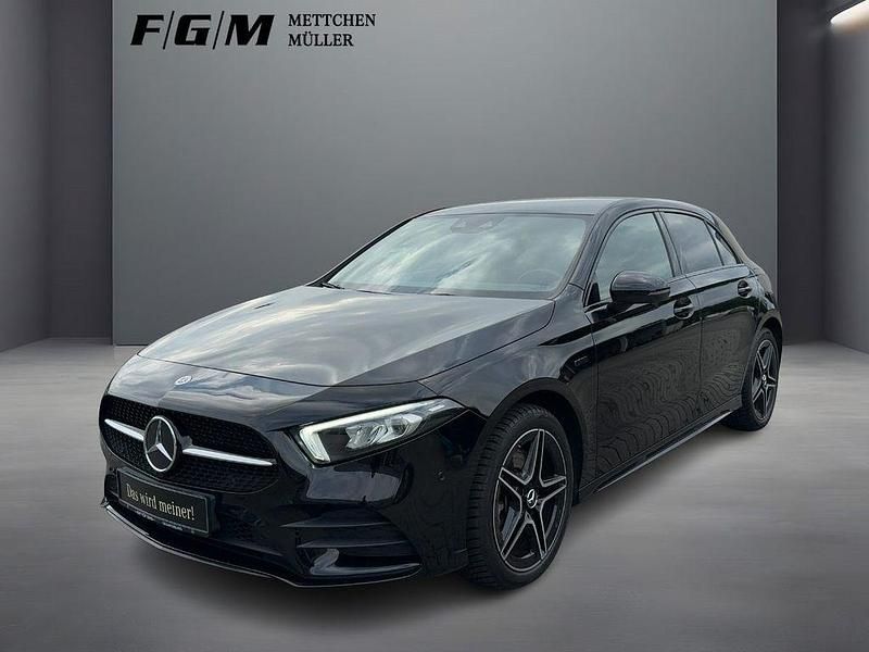 Nachtschwarz Gebraucht 2021 Mercedes A250 AMG line Limousine | 25.570 € (Fairer Preis) - Bild 1/4