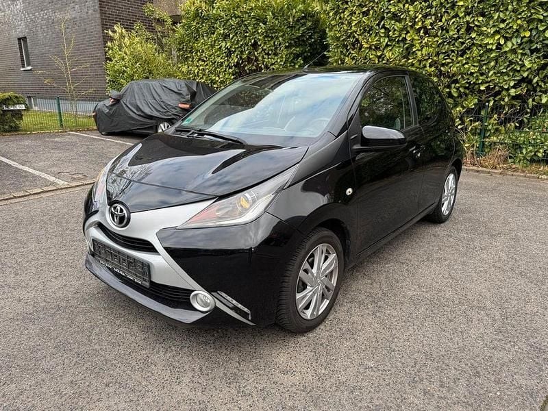 Gebraucht Toyota Aygo X-play 69 PS (50 kW) 2016 Schwarz Kleinwagen