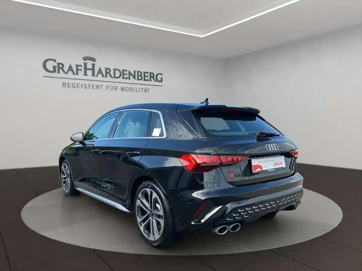 Gebraucht Audi S3 Ambiente 333 PS (244 kW) 2024 Mythosschwarz metallic Limousine