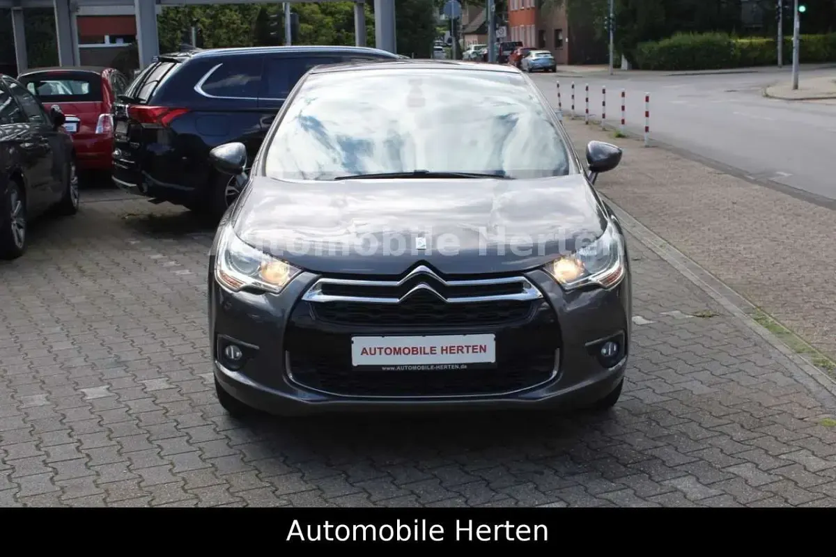 Gebraucht Citroën DS4 So Chic 120 PS (88 kW) 2015 Grau Kleinwagen