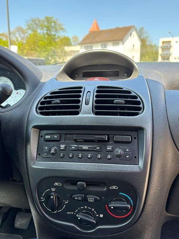 Używany Peugeot 206 75 KM (55 kW) 2004 Niebieski Hatchback