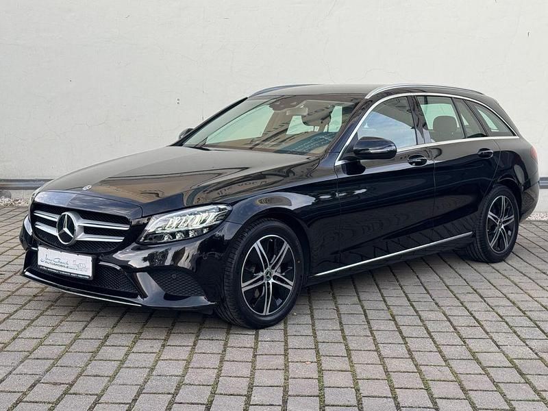 Schwarz Gebraucht 2020 Mercedes C180 Avantgarde Limousine | 21.595 € (Guter Preis) - Bild 1/4