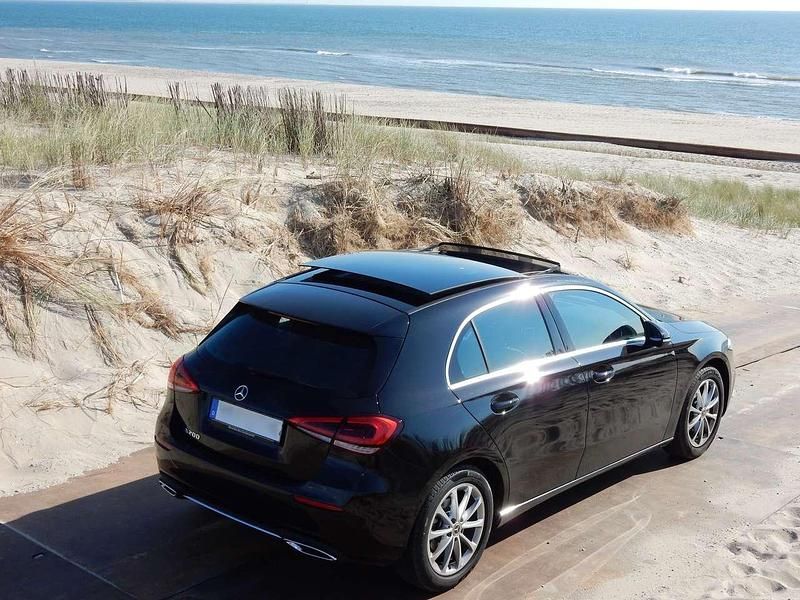 Schwarz Gebraucht 2018 Mercedes A200 Progressive Limousine | 23.900 € (Teuer) - Bild 1/4