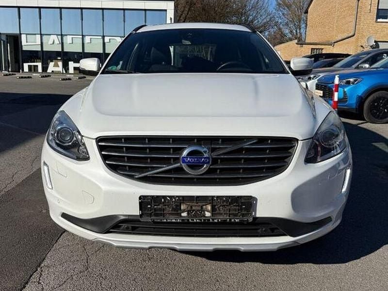 Gebraucht Volvo XC60 Momentum 190 PS (139 kW) 2017 Weiß SUV