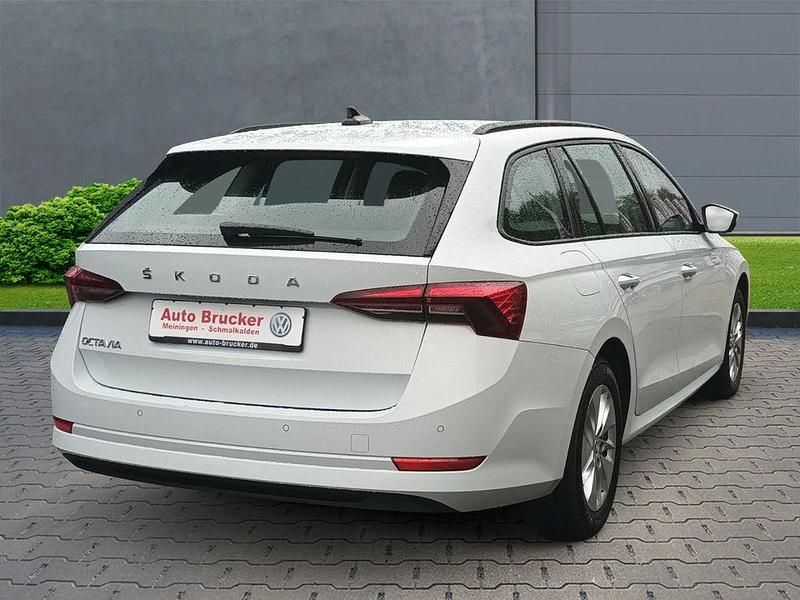 Gebraucht Skoda Octavia Ambition 150 PS (110 kW) 2022 Weiss Kombi
