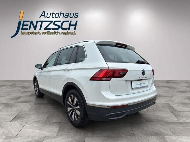Gebraucht VW Tiguan Move 150 PS (110 kW) 2024 Oryxweiß perlmutteffekt SUV