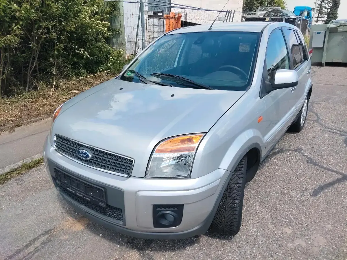 Gebraucht Ford Fusion 80 PS (58 kW) 2010 Silber Kleinwagen