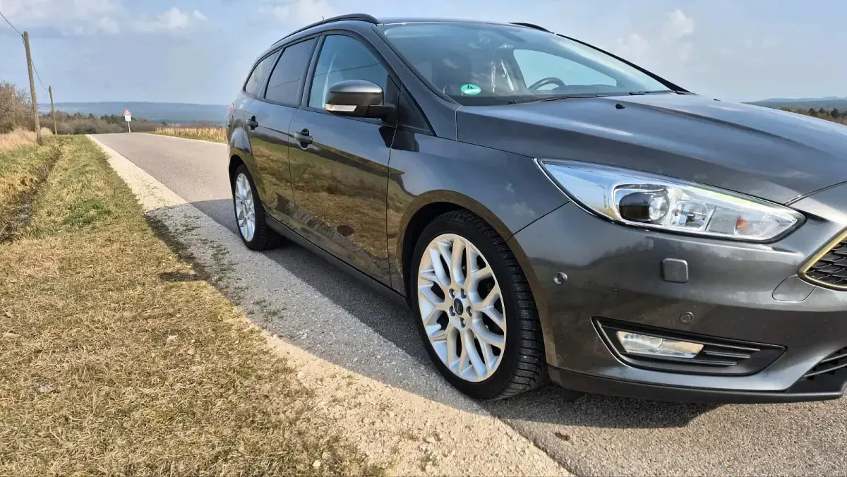 Gebraucht Ford Focus 2017 Grau Kombi