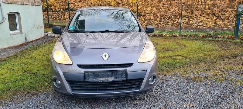 Andere farben Gebraucht 2009 Renault Clio II Kleinwagen | 1.990 € (Fairer Preis) - Bild 1/4