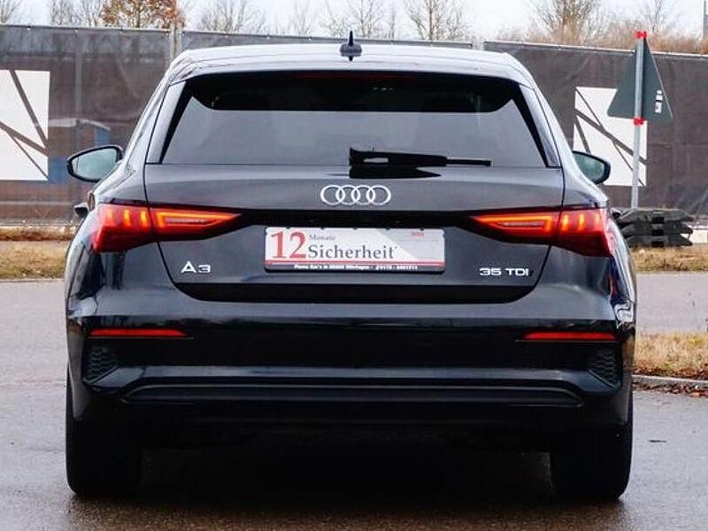 Gebraucht Audi A3 Ambiente 74 PS (54 kW) 2021 Andere Limousine
