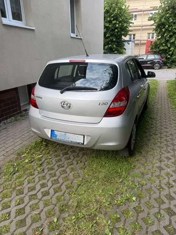 Gebraucht Hyundai i20 Edition 77 PS (56 kW) 2010 Silber Kleinwagen
