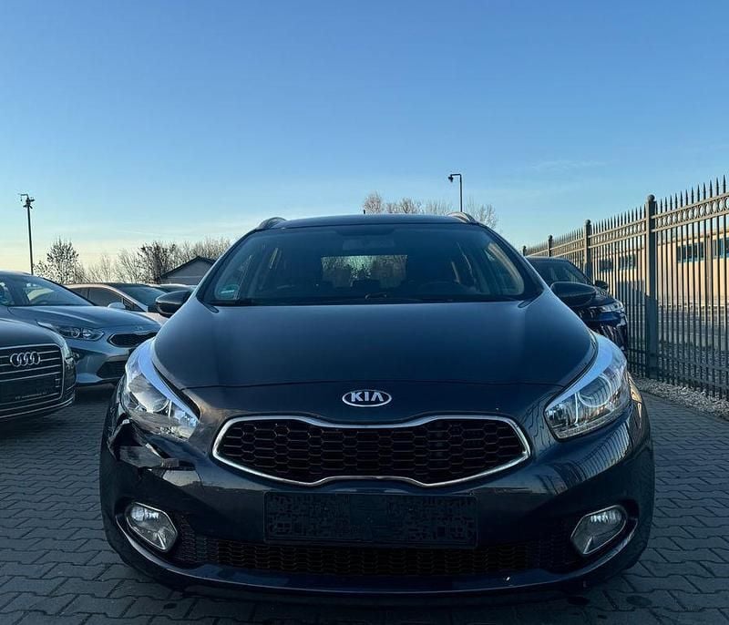 Gebraucht Kia Ceed Sportswagon 128 PS (94 kW) 2014 Schwarz Kombi