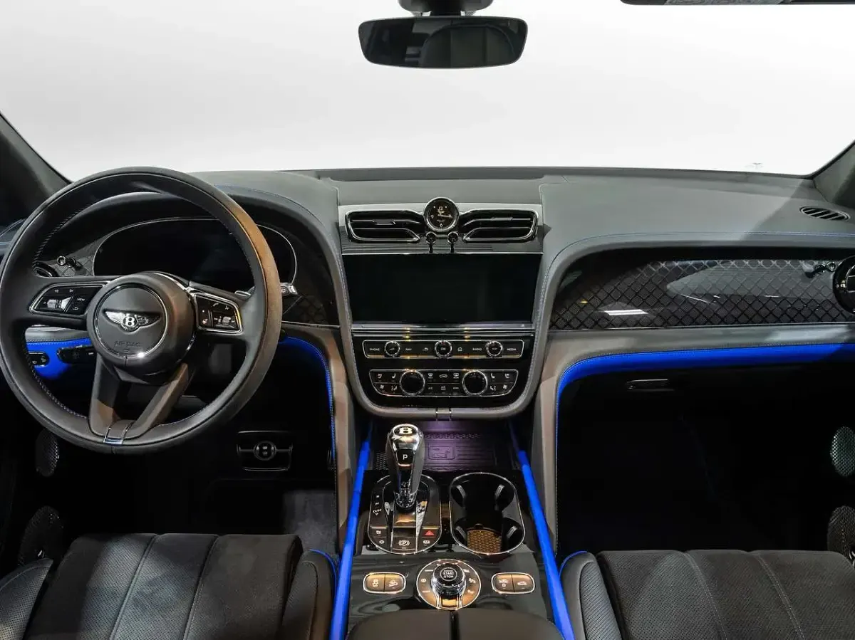 Brugt Bentley Bentayga 551 HK (405 kW) 2025 Sølv SUV