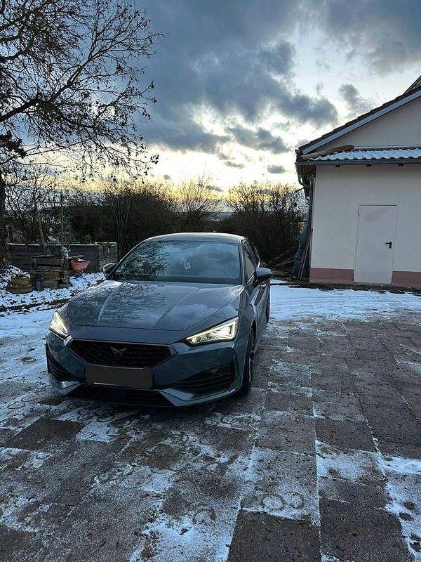 Grau Gebraucht 2021 Cupra Leon VZ Kombi | 27.800 € (Fairer Preis) - Bild 1/4