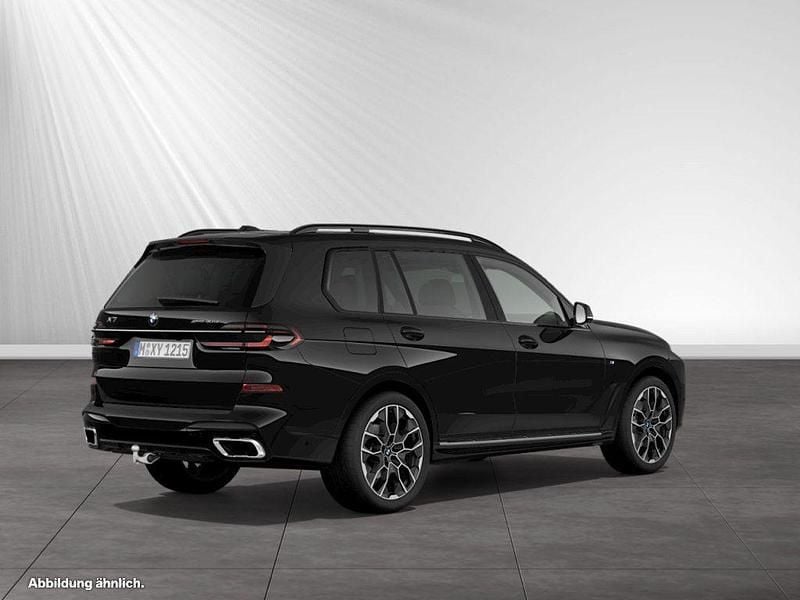 Gebraucht BMW X7 M Sport 352 PS (258 kW) 2025 Saphirschwarz metallic SUV