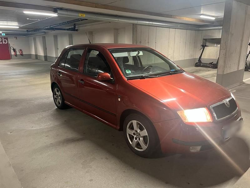 Rot Gebraucht 2004 Skoda Fabia Kleinwagen | 1.650 € (Fairer Preis) - Bild 1/4