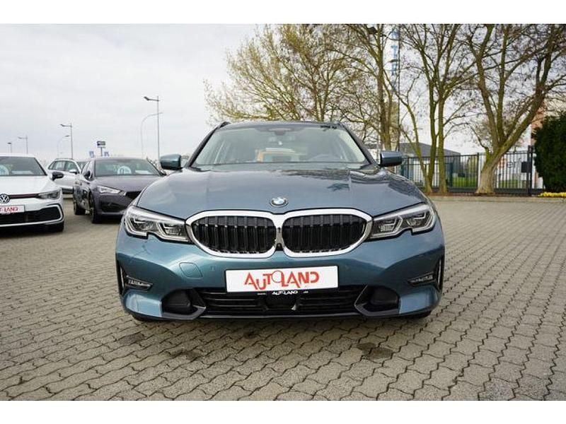 Używany BMW 330e Sport Line 252 KM (185 kW) 2020 Niebieski Kombi