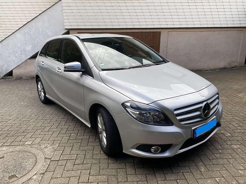 Gebraucht Mercedes B180 122 PS (89 kW) 2014 Silber Van / Kleinbus