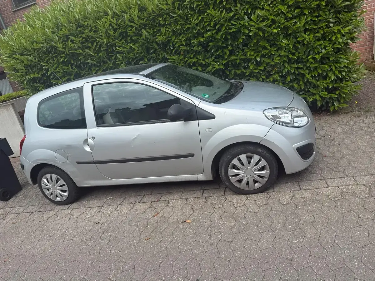Gebraucht Renault Twingo 75 PS (55 kW) 2008 Silber Kleinwagen