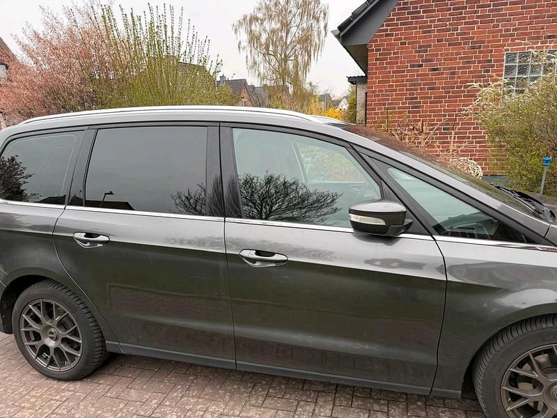 Gebraucht Ford Galaxy 150 PS (110 kW) 2019 Silber Van / Kleinbus
