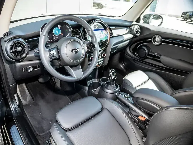 Używany Mini Cooper 136 KM (100 kW) 2022 Czarny Hatchback