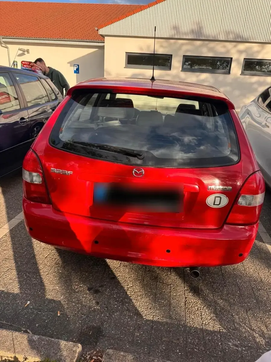 Gebraucht Mazda 323F Sporty 98 PS (72 kW) 2001 Rot Kleinwagen