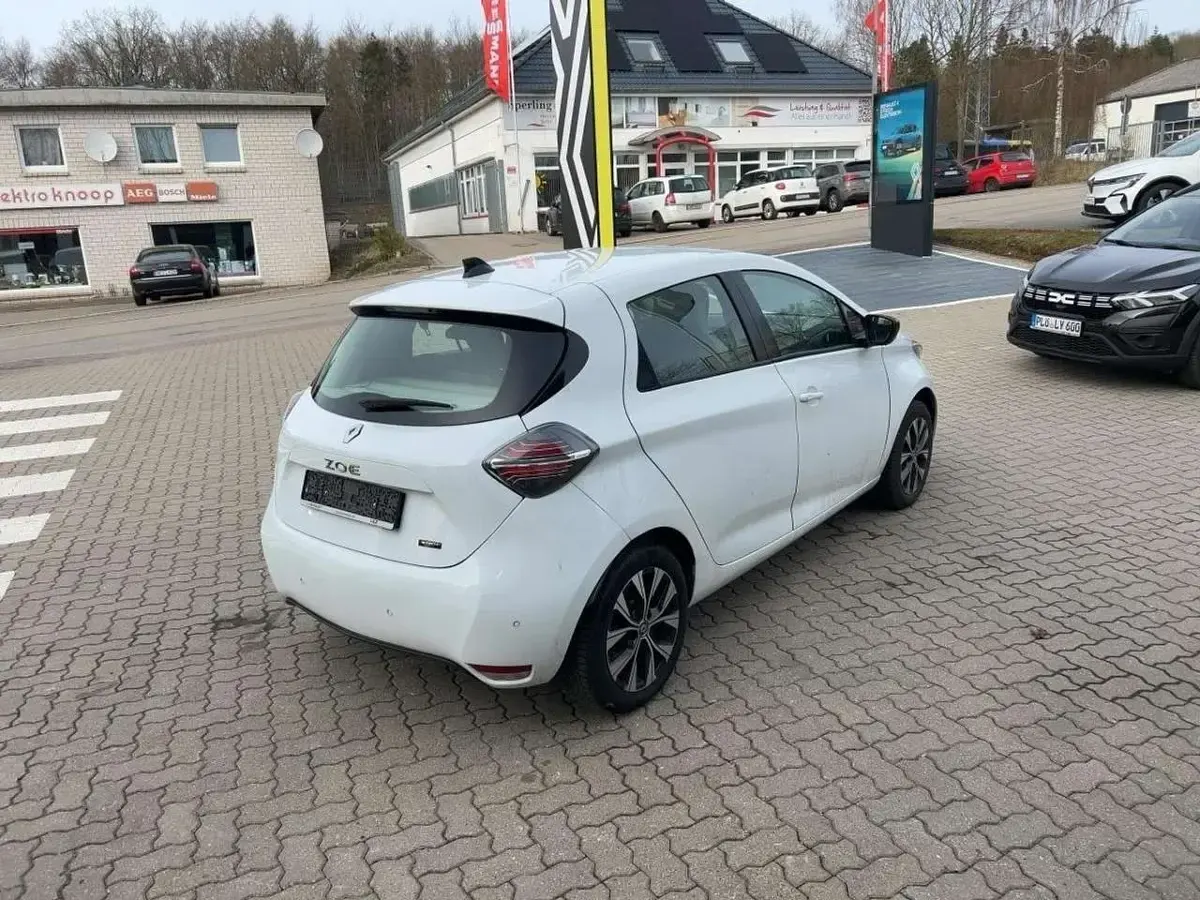 Second-hand Renault Zoe Evolution 80 kW (110 CP) 2023 Alb Hatchback