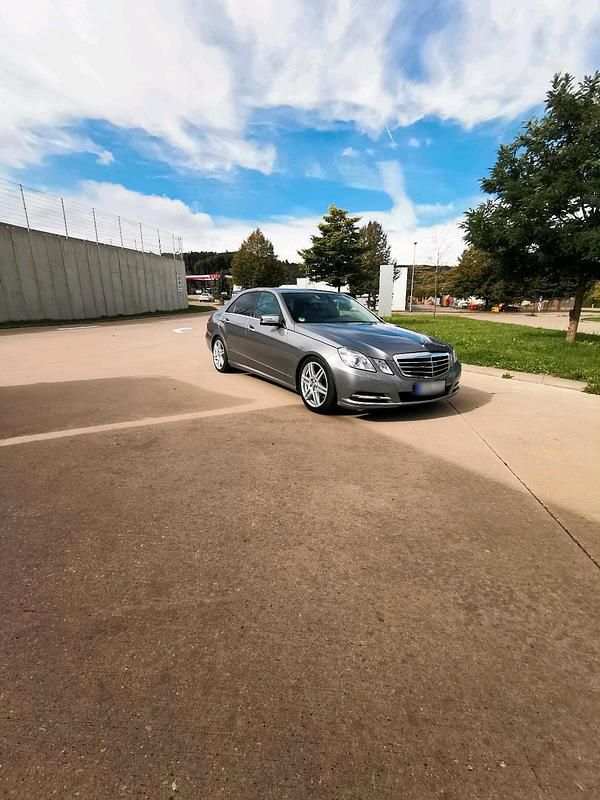 Gebraucht Mercedes E350 265 PS (194 kW) 2012 Andere farben Limousine
