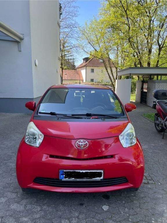 Rot Gebraucht 2009 Toyota iQ Kleinwagen | 2.700 € (Guter Preis) - Bild 1/4
