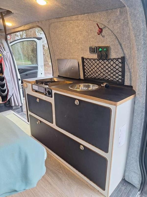 Weiß Gebraucht 2019 Mercedes Vito Van / Kleinbus | 42.000 € - Bild 1/4