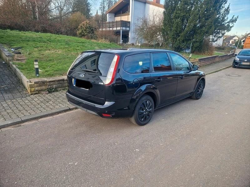 Gebraucht Ford Focus 109 PS (80 kW) 2010 Schwarz Kombi