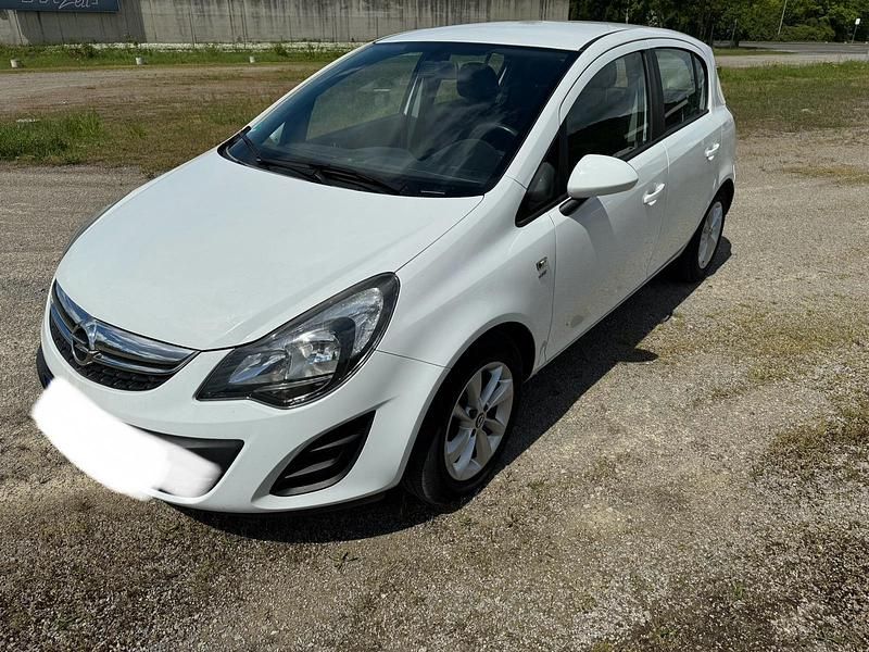 Weiß Gebraucht 2015 Opel Corsa Limousine | 4.750 € (Guter Preis) - Bild 1/4