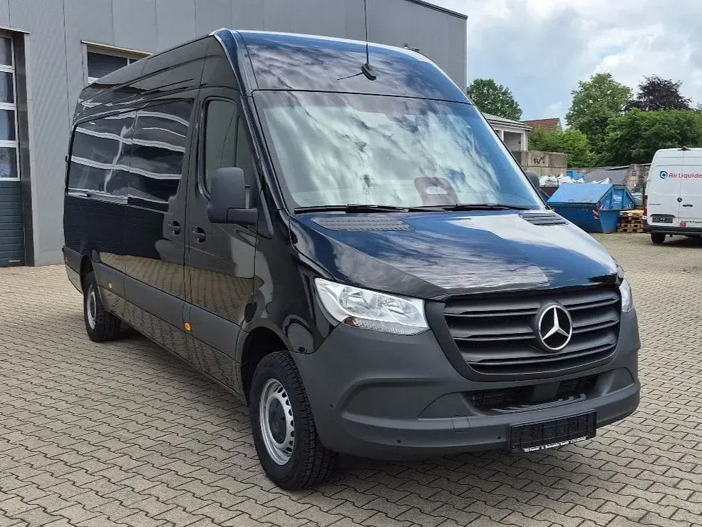Gebraucht Mercedes Sprinter 170 PS (125 kW) 2025 Schwarz Van