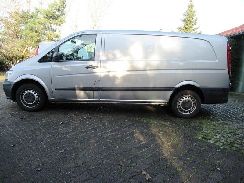 Silber Gebraucht 2012 Mercedes Vito Van | 10.980 € (Teuer) - Bild 1/3