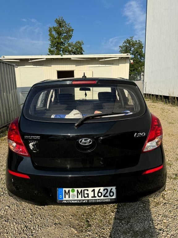 Schwarz Gebraucht 2014 Hyundai i20 Classic Limousine | 6.000 € (Fairer Preis) - Bild 1/4