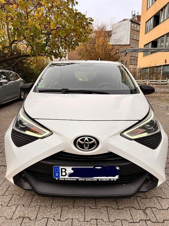 Weiß Gebraucht 2018 Toyota Aygo Team Kleinwagen | 6.500 € (Guter Preis) - Bild 1/4